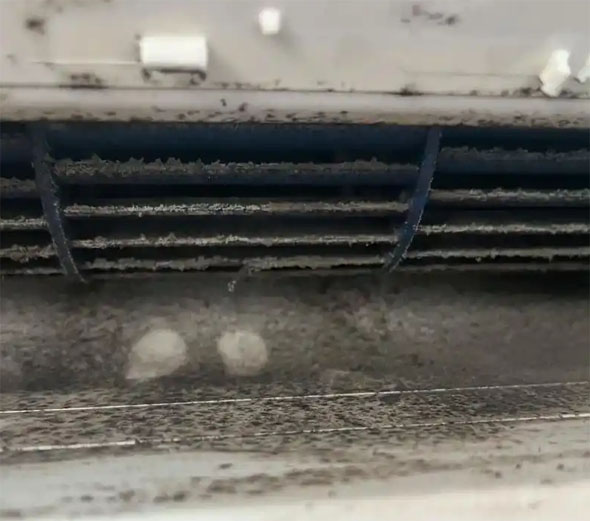 永胜空调吹的风有股烧焦味是怎么回事